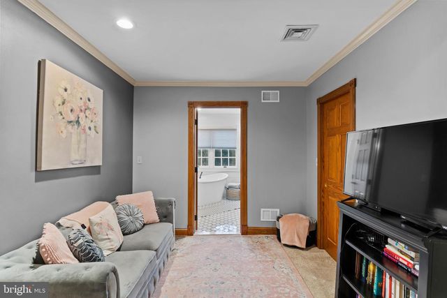 214 N MILL RD, Harrisburg, PA 17112