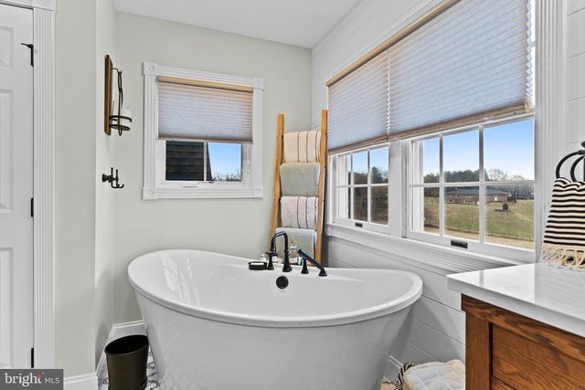 214 N MILL RD, Harrisburg, PA 17112