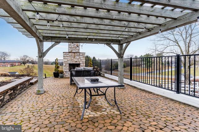 214 N MILL RD, Harrisburg, PA 17112