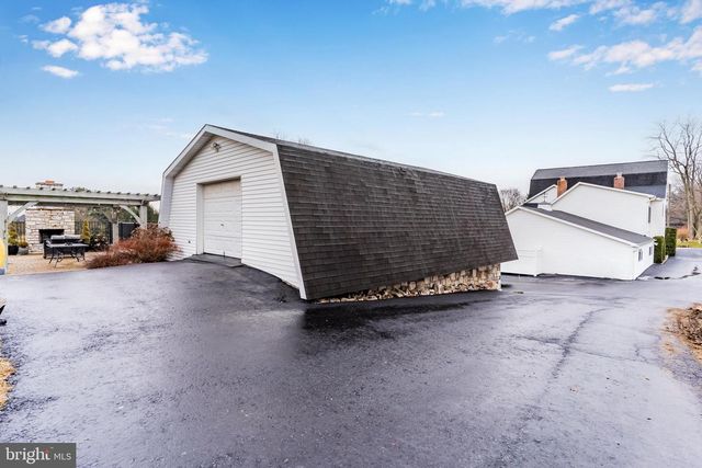 214 N MILL RD, Harrisburg, PA 17112