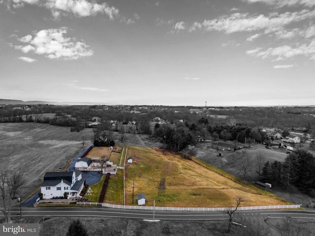 214 N MILL RD, Harrisburg, PA 17112