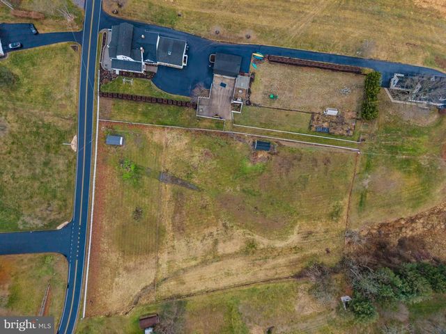 214 N MILL RD, Harrisburg, PA 17112