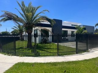 10960 SW 42nd Ter, Miami, FL 33165
