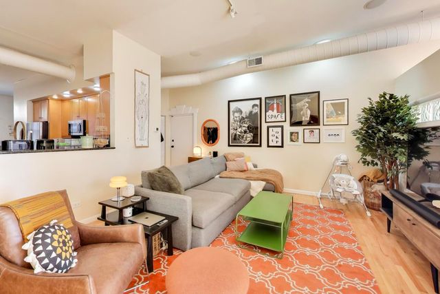 400 N RACINE Avenue 204, Chicago, IL 60642