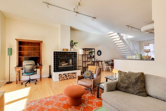 400 N RACINE Avenue 204, Chicago, IL 60642