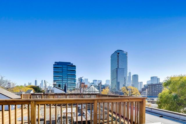 400 N RACINE Avenue 204, Chicago, IL 60642