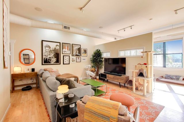 400 N RACINE Avenue 204, Chicago, IL 60642