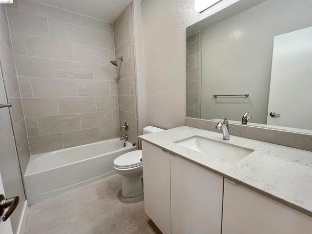 197 Schooner Ct, Richmond, CA 94804