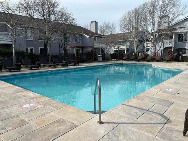 197 Schooner Ct, Richmond, CA 94804
