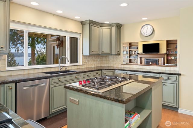 154 Maxview Drive, Port Ludlow, WA 98365