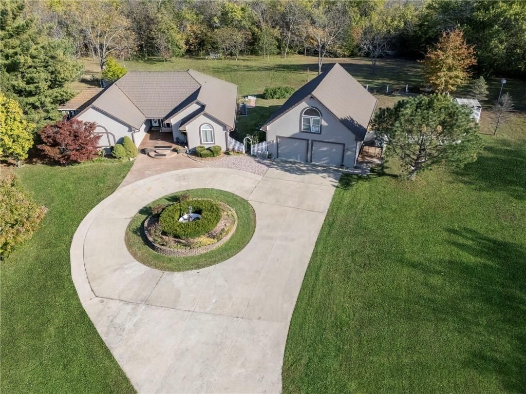 9401 S Buckner Tarsney Road, Oak Grove, MO 64075
