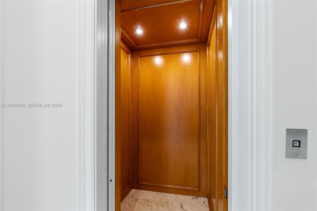 833 Harbour Isle Place, North Palm Beach, FL 33410