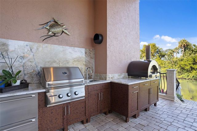 833 Harbour Isle Place, North Palm Beach, FL 33410