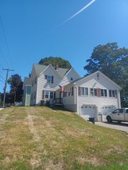 3 Glenwood St, Amesbury, MA 01913