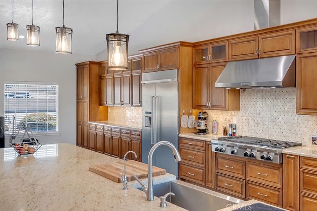 6910 Oak Vista Lane, Oak Hills, CA 92344