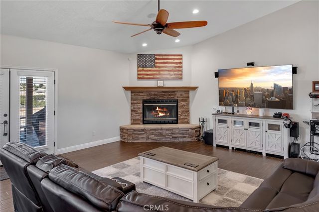 6910 Oak Vista Lane, Oak Hills, CA 92344