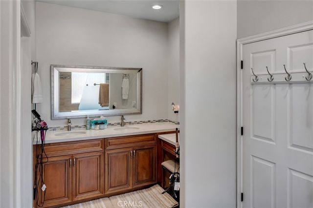 6910 Oak Vista Lane, Oak Hills, CA 92344