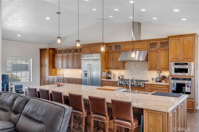6910 Oak Vista Lane, Oak Hills, CA 92344