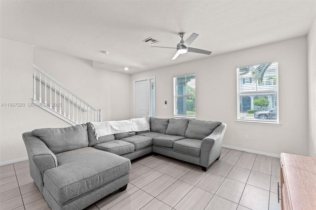1190 Eucalyptus Dr 5, Hollywood, FL 33021