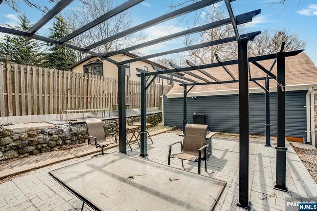 561 Grand Avenue, Leonia, NJ 07605