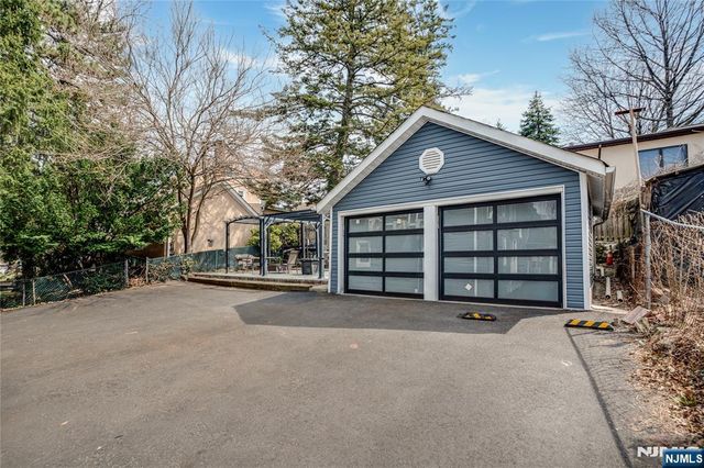 561 Grand Avenue, Leonia, NJ 07605