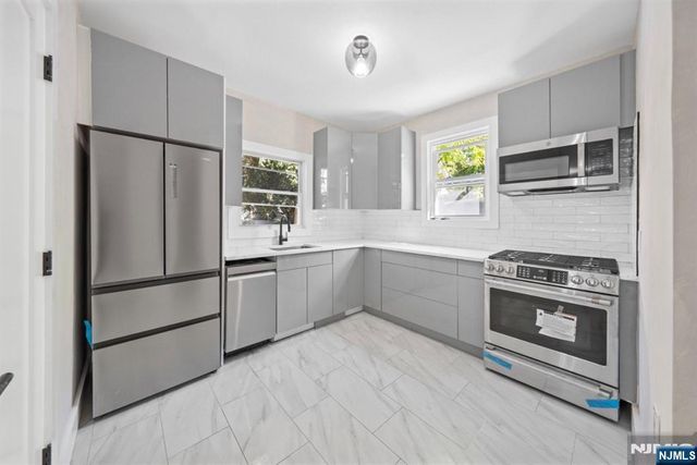 561 Grand Avenue, Leonia, NJ 07605