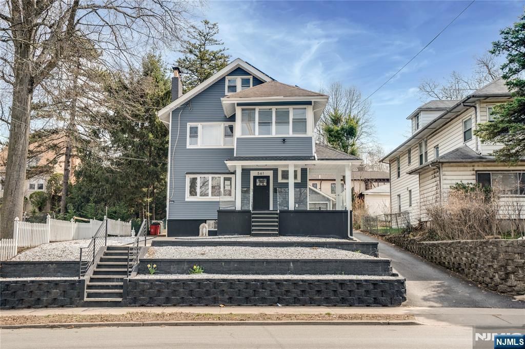 561 Grand Avenue, Leonia, NJ 07605