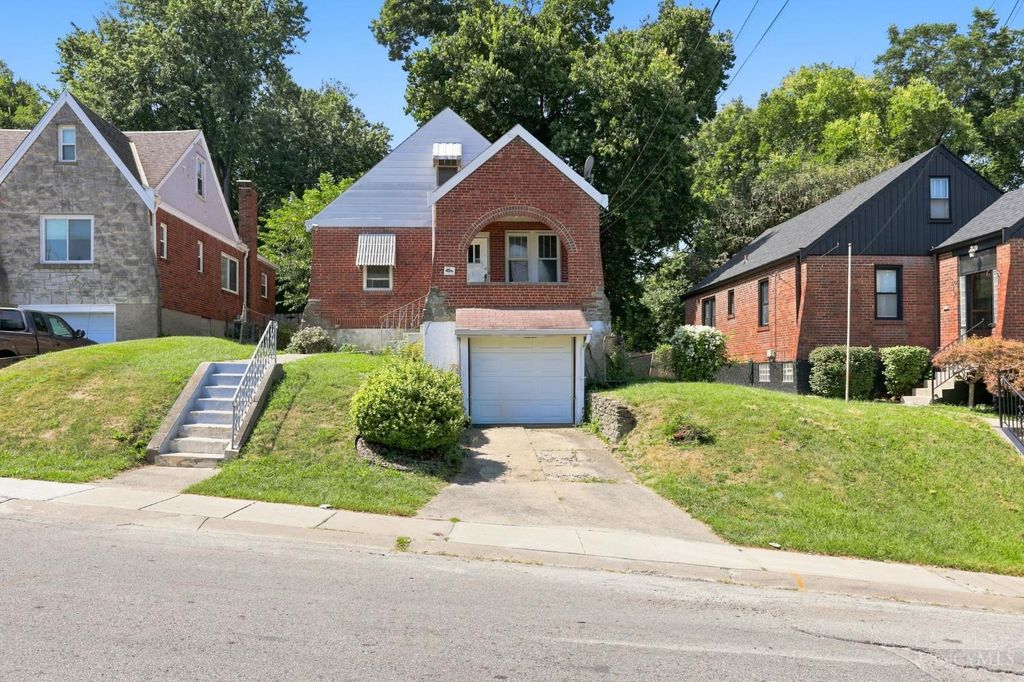 1635 Tuxworth Avenue, Cincinnati, OH 75238