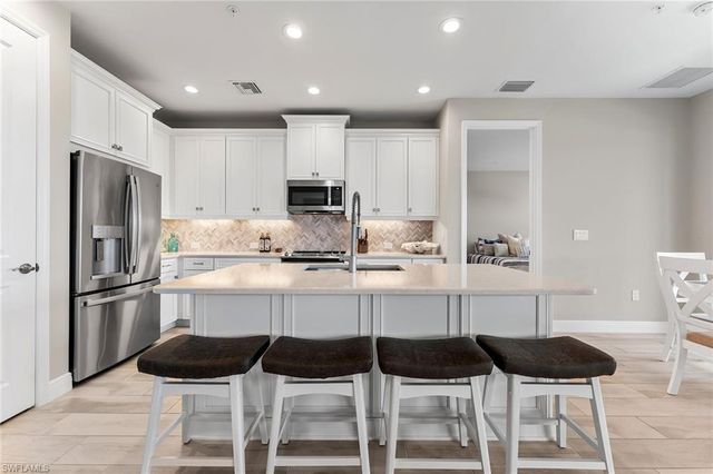 2609 Seychelles CIR # 1608, Naples, FL 34112