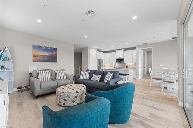 2609 Seychelles CIR # 1608, Naples, FL 34112