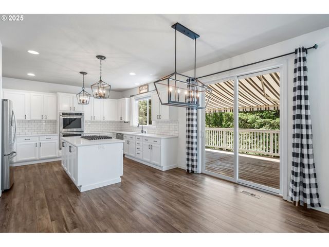 3296 NOMIE Way, West Linn, OR 97068