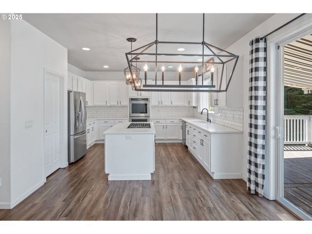 3296 NOMIE Way, West Linn, OR 97068