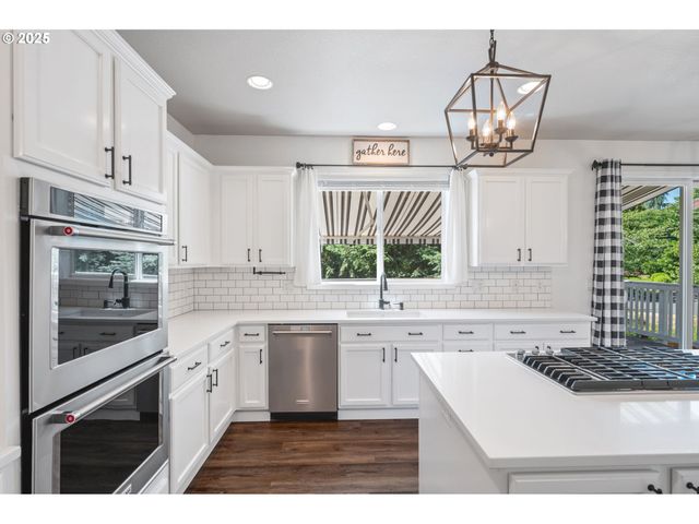 3296 NOMIE Way, West Linn, OR 97068