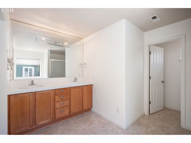 3296 NOMIE Way, West Linn, OR 97068