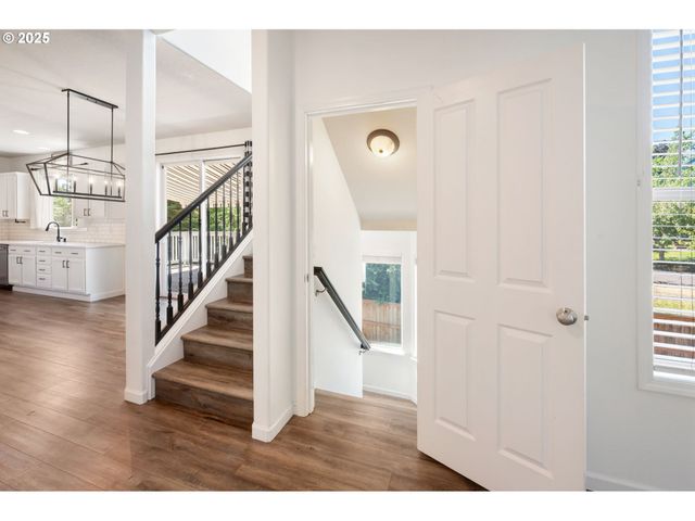 3296 NOMIE Way, West Linn, OR 97068