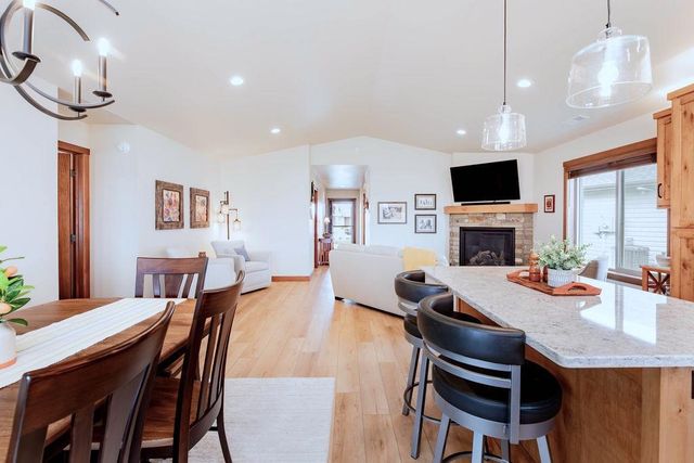 3321 Maple Leaf Loop S, Fargo, ND 58104