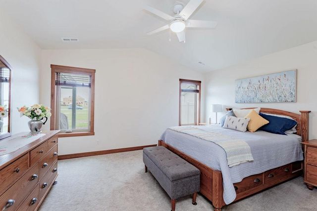 3321 Maple Leaf Loop S, Fargo, ND 58104