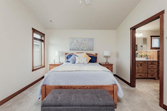 3321 Maple Leaf Loop S, Fargo, ND 58104