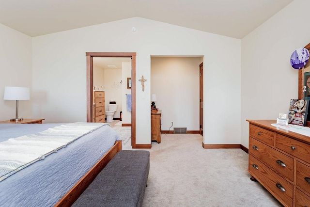 3321 Maple Leaf Loop S, Fargo, ND 58104