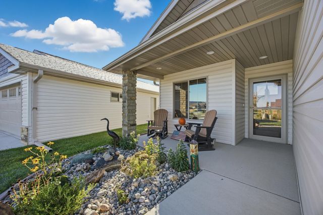 3321 Maple Leaf Loop S, Fargo, ND 58104