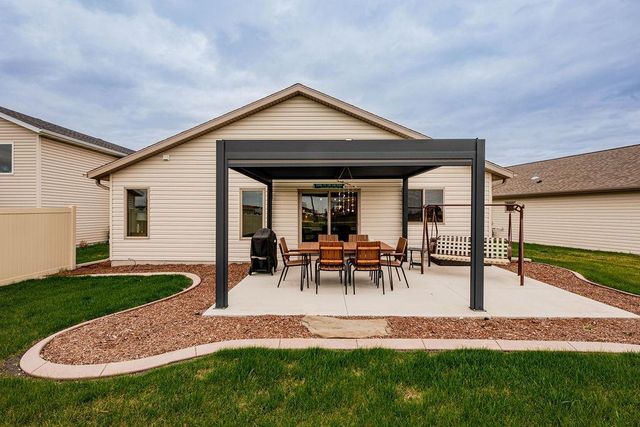 3321 Maple Leaf Loop S, Fargo, ND 58104