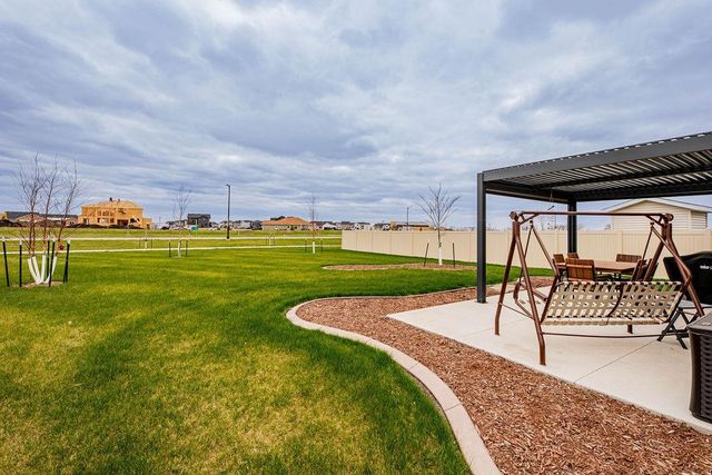 3321 Maple Leaf Loop S, Fargo, ND 58104
