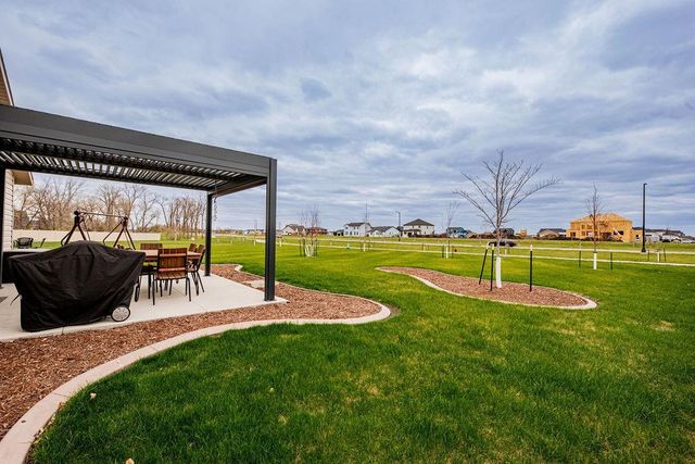 3321 Maple Leaf Loop S, Fargo, ND 58104
