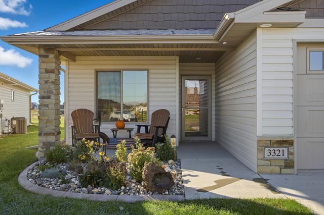 3321 Maple Leaf Loop S, Fargo, ND 58104