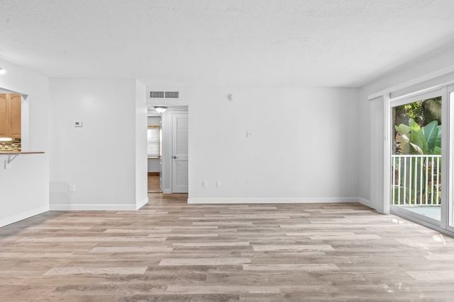 715 20th Street 202, Vero Beach, FL 32960