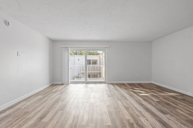 715 20th Street 202, Vero Beach, FL 32960