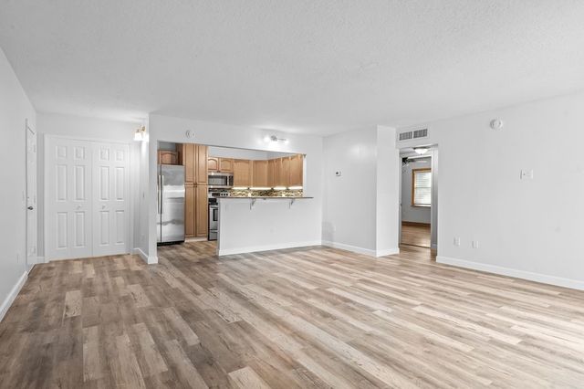 715 20th Street 202, Vero Beach, FL 32960