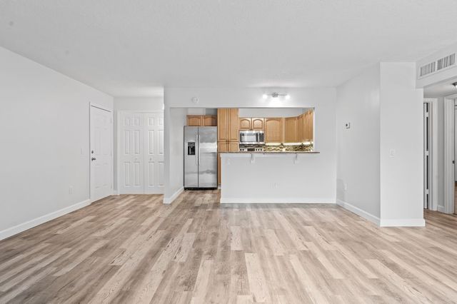 715 20th Street 202, Vero Beach, FL 32960