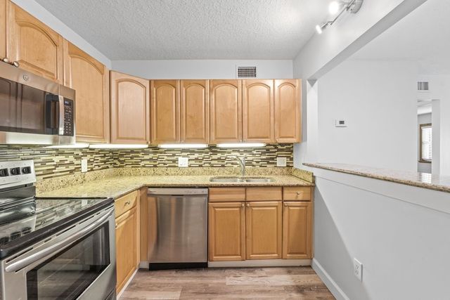 715 20th Street 202, Vero Beach, FL 32960