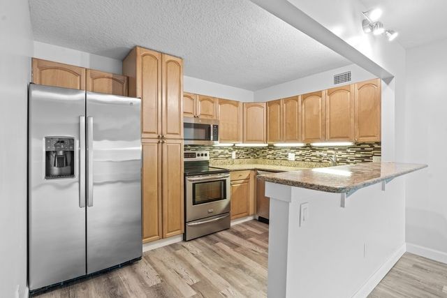 715 20th Street 202, Vero Beach, FL 32960